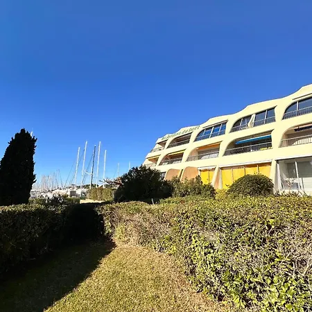 Appartement Les Jardins Du Port Port Camargue Avec Piscine à 2 Pas De La *