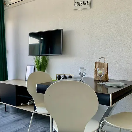 Appartement Les Jardins Du Port Port Camargue Avec Piscine à 2 Pas De La *